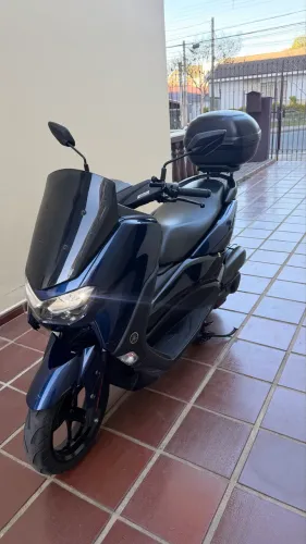 Moto Nmax com Abs e baú extra