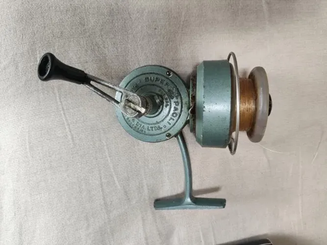 Molinete Paoli Super pequeno / Antiguidade / Raridade / Funcionando Perfeitamente