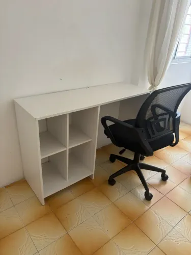 Escrivania e cadeira de escritório