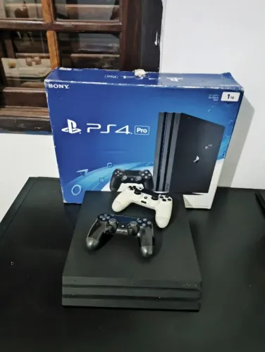 PS4 Pro 1TB + 2 Controles + Cabos Inclusos
