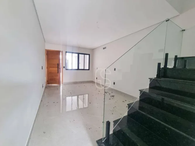 Sobrado a venda na Guilhermina Esperança com 3 suítes e 2 vagas de garagem próximo ao metr