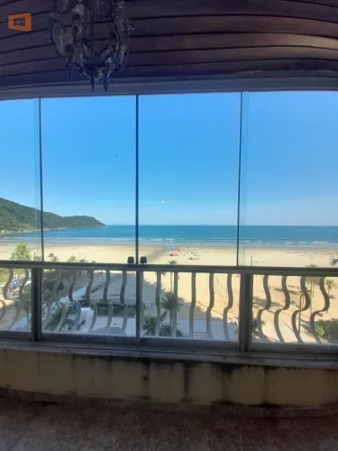 Cobertura duplex frente mar com 318 m² no Canto do Forte