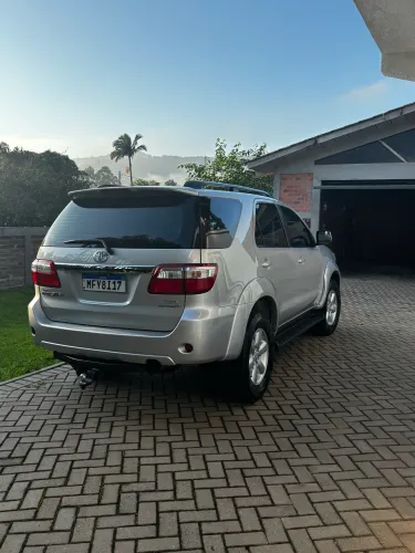 Toyota Hilux SW4 SRV D4-d 4X4 3.0 TDI Dies. AUT 2010