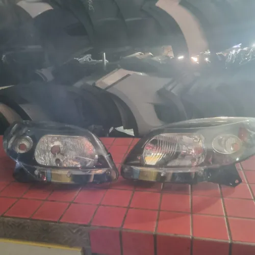 Par De Farol Sandero