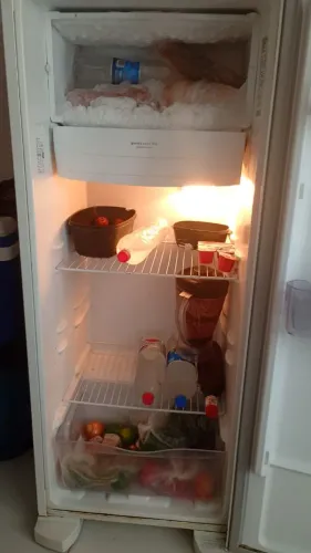 Vende-se geladeira e fogão atlas automático funcionando perfeitamente