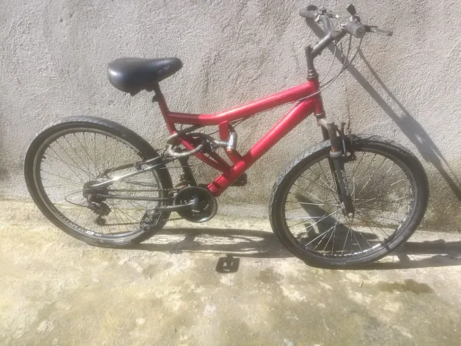 Bicicleta pra vender rápido preço bom.
