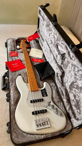 Baixo Fender American Ultra 2
