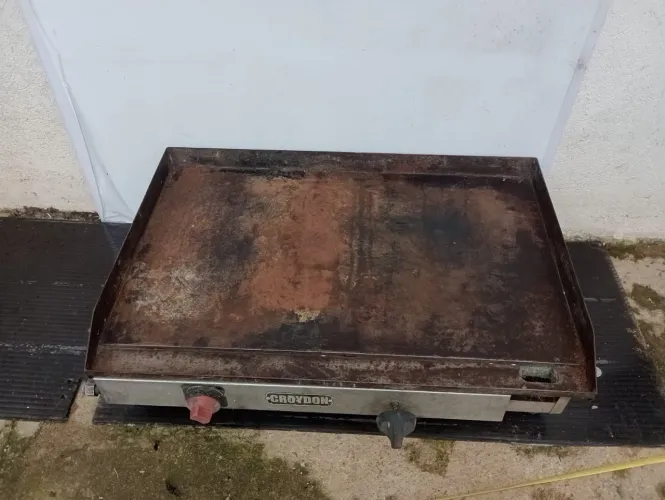 Chapa para lanche com capacidade para fazer 20 hambúrguer 