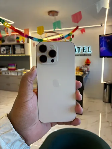 iPhone 16 Pro Max 256Gb 93% Desert - Loja Física 