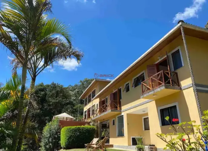 Casa em condomínio com 5 suítes, 1.900 m² de terreno em Albuquerque - Teresópolis/RJ.