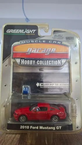 Greenlight Ford mustang 2010 edição limitada com acessórios 