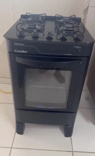 Fogão Esmaltec preto de vidro 4 bocas