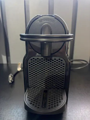 Cafeteira elétrica nespresso inissia D40