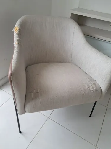 Poltrona de tecido e courino
