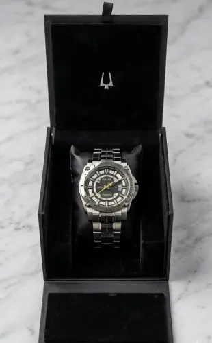 Bulova Precisionist 96B131 original espetacular