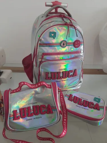 Kit Escolar LULUCA Holográfico com Rodinhas - Mochila + Lancheira + Estojo