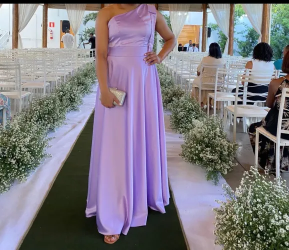Vestido de festa lilás?