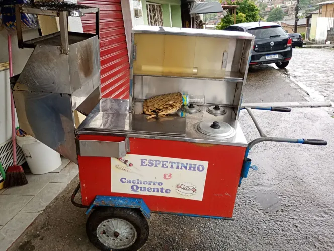 Vendo esse carrinho de espetinho e cachorro quente 