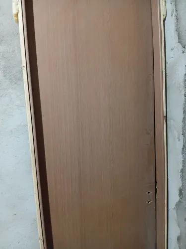 Vendo portas de entrada 85×2.10e quarto70×2.10 ,ja acompanha forra e dobradiças ,troco tbm