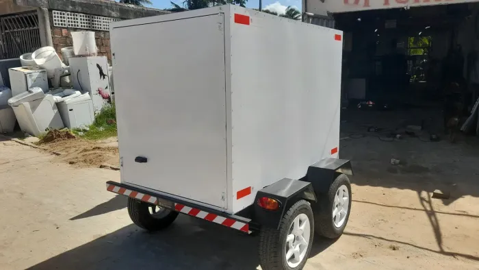 Reboque carretinha modelo bau dois eixos