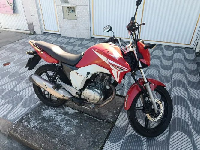 Titan 150 vermelha