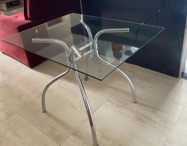 MESA DE VIDRO À VENDA