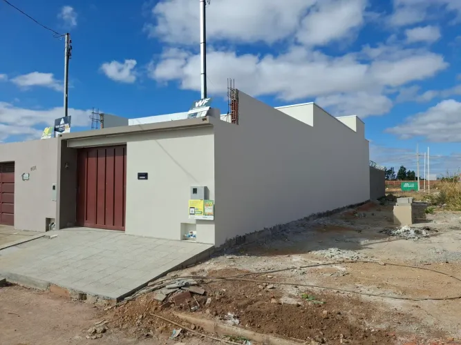Linda casa. Financia. Entrego pronta. Aceito troca.