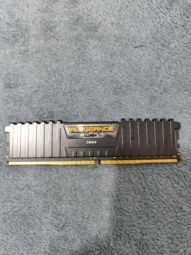 Memória ddr4 Corsair 16gb 2400