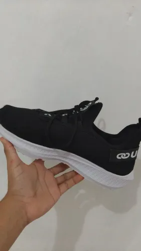 Dois Sapatos Um Novo e Outro Seminovo.