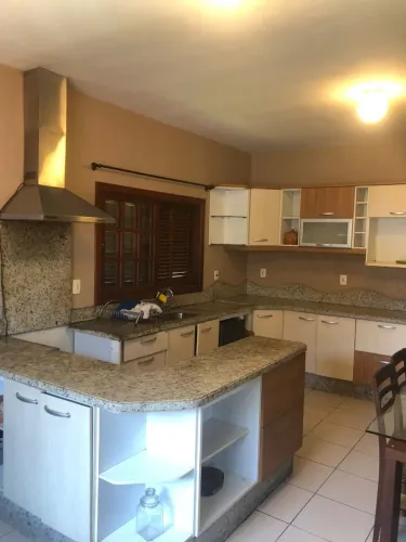 Cozinha completa com mármore