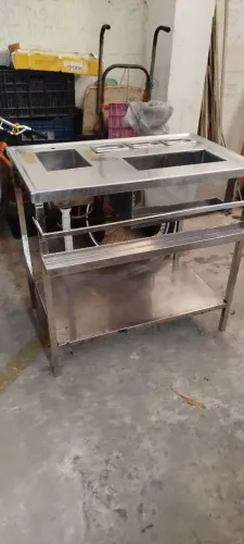 Vende se um balcão para drinks profissional usado poucos