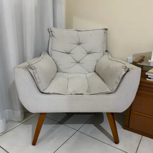 Poltrona de quarto em linho Off White