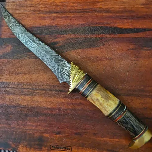 Linda faca em aço damasco artesanal