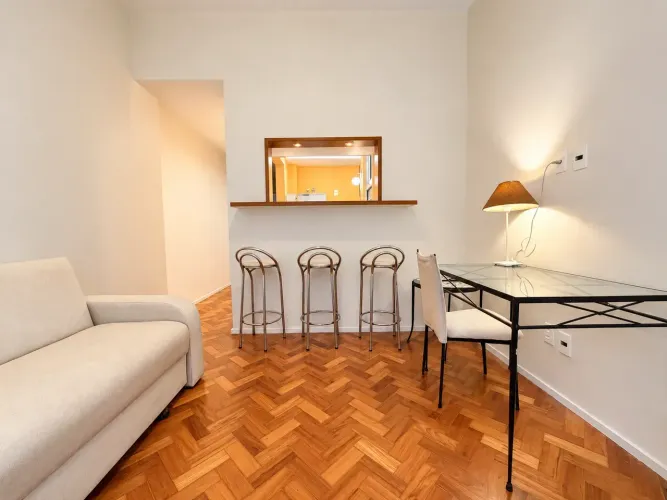 1 Quarto Reformado e Semi-Mobiliado na Rua José Linhares
