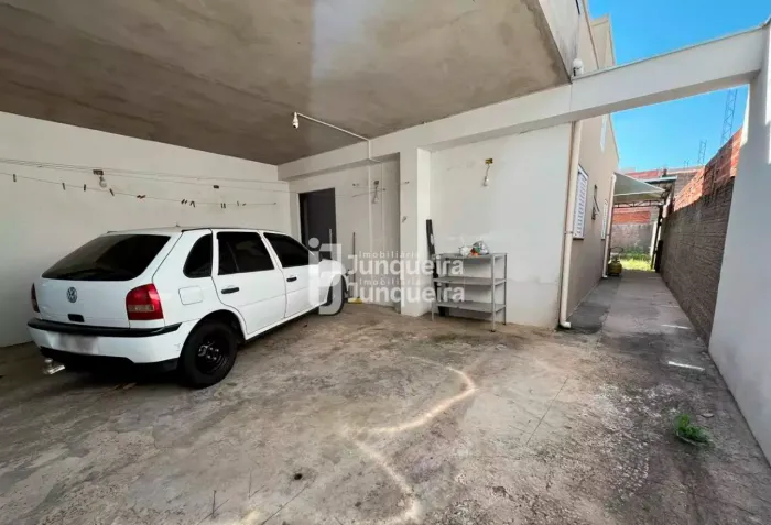 Casa à venda no Bairro Vale do Sol, Piracicaba-SP | 2 quartos, 2 vagas