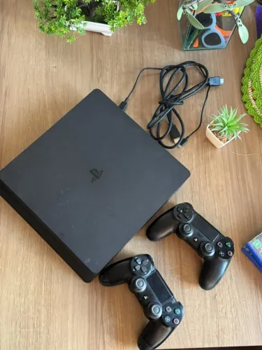 Playstation 4 Slim 1tb com 2 controles *Pegar e usar* | Ipanema - RJ |