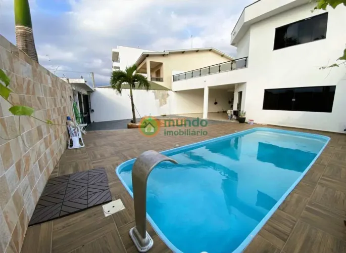 Casa com Piscina para Venda no Jardim Oásis, Taubaté