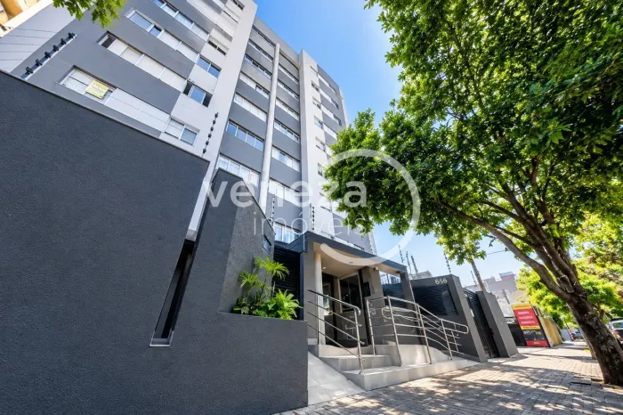 Apartamento à venda no Edifício Petrópolis, Larsen, Londrina