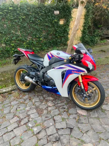Vendo CBR1000 com menor KM anunciada da internet