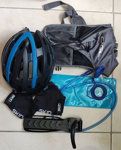 Bike - OFERTA pra vender logo!! kit de acessórios Capacete, mochila hidratação e outros