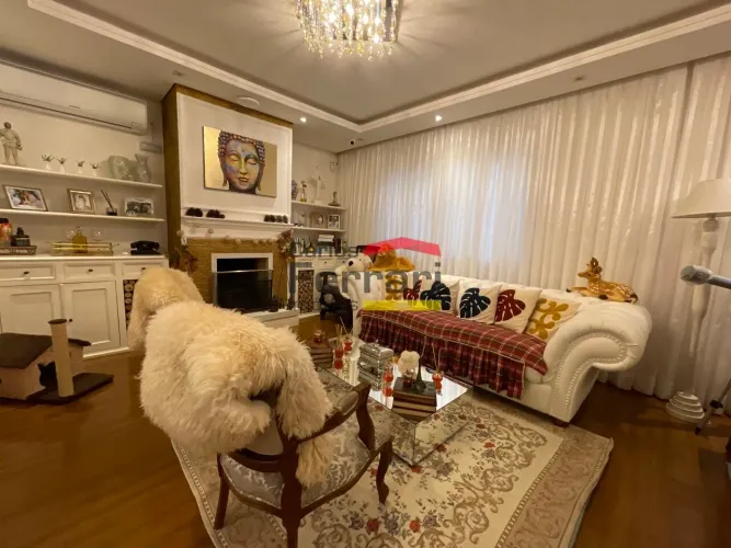 Casa térrea à venda no Horto Florestal, 3 dormitórios, piscina, espaço gourmet e 4 vagas. 