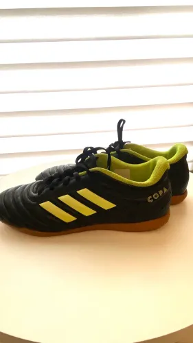 Tenis Futsal Adidas número 37