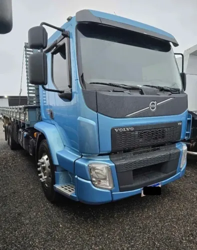 Volvo vm 330 6x2 2021 carroceria