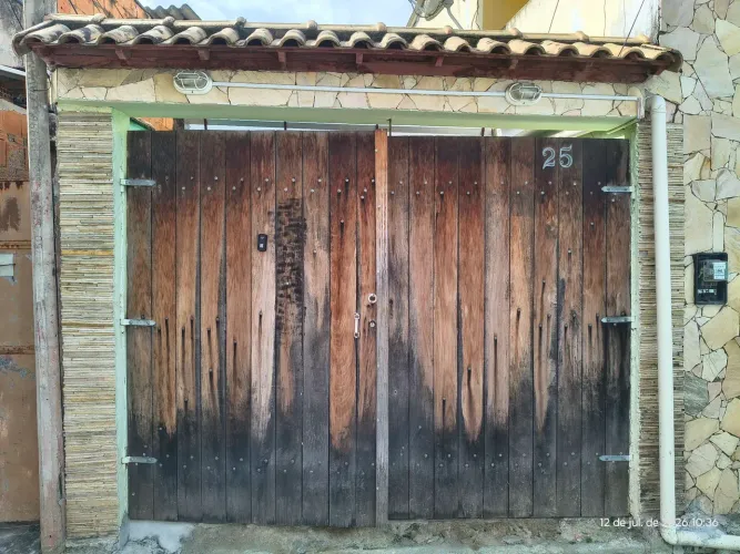 PORTÃO DE GARAGEM DE MADEIRA