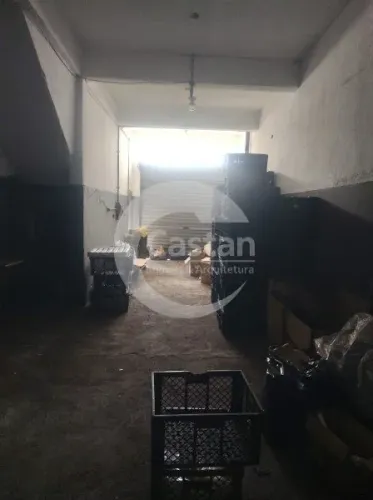 predio com salão e piso superior