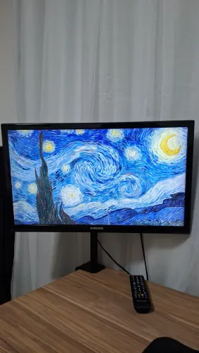 TV Samsung 24" LED com Conversor Digital (Serve como Monitor - HDMI)