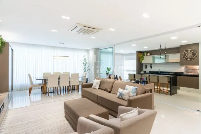 Apartamento Luxuoso com 4 Dormitórios em Londrina