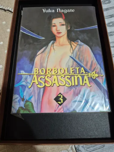 Livro Mangá borboleta assassina,contém 492 páginas.