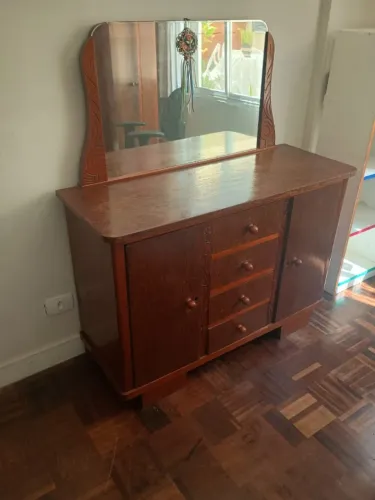 Vendo Guarda Louça e Guarda Roupa anos 50/60