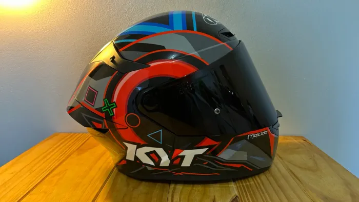 Capacete marca KYT modelo ttcorse tamanho 56
